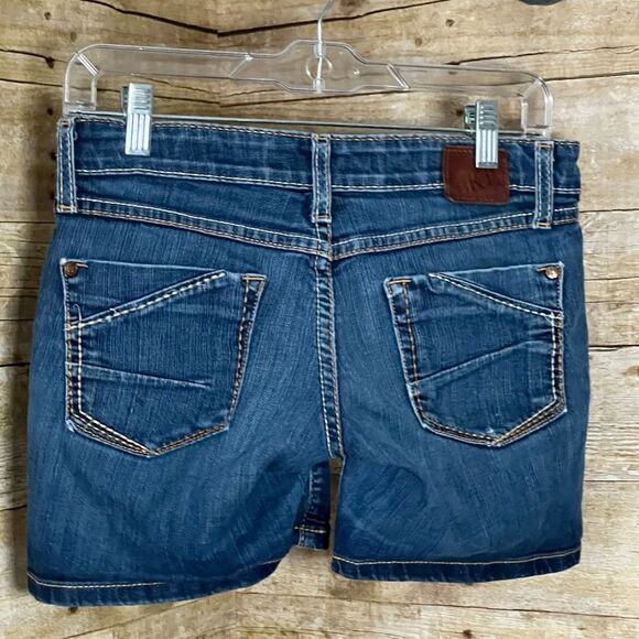 BKE SABRINA LOW RISE STRETCH CLASSIC CASUAL  MIDI EVERYDAY DENIM SHORTS SIZE 25 - Picture 2 of 5